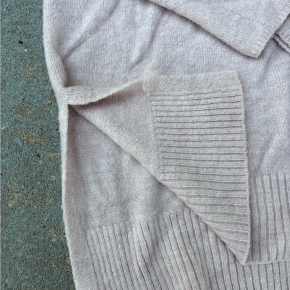 Express Light Gray V-Neck Sweater - Picture 3 of 4